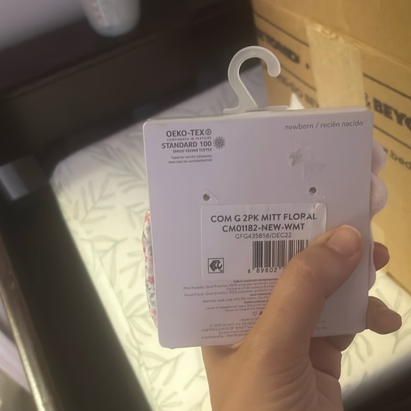 Newborn mittens - Picture 2 of 2